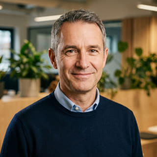 Imagen de perfil de James Mitchell, quien figura en Vértice Ahorravena como Director Ejecutivo